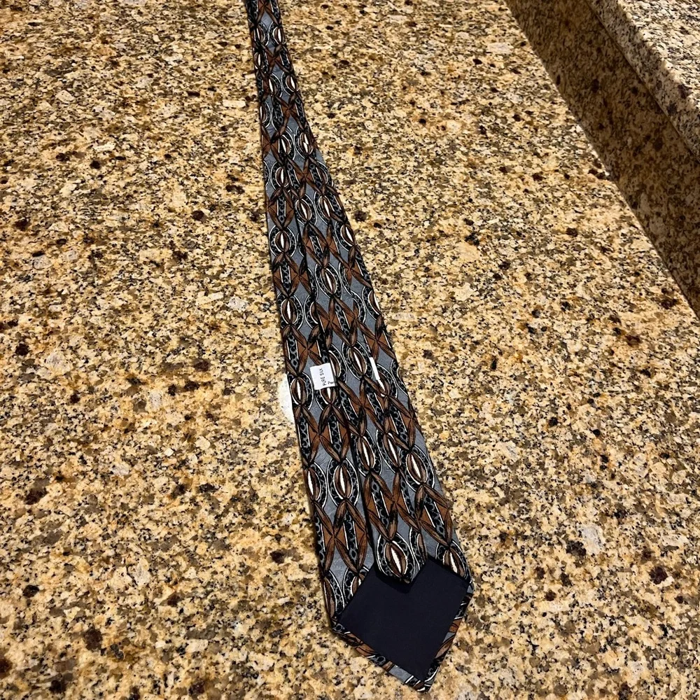 VALENTINO pietro Silk Handmade in Italy Mens Tie - Picture 6 of 6